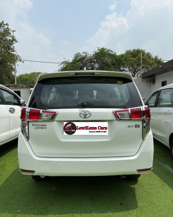 Toyota Innova Crysta 2018 2.4G - Image 3
